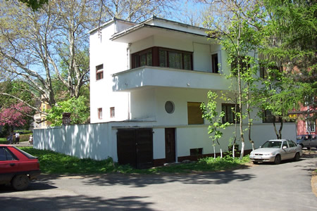 Een huis van Rietveld? hier? lijkt wel ...